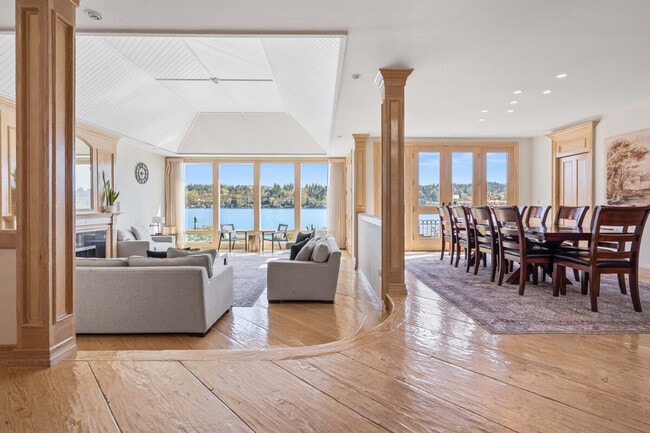 Photo - 6408 E Mercer Way Unit ID1324825P