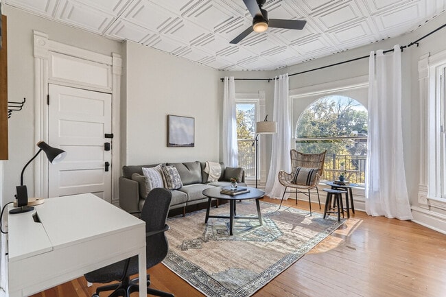 Building Photo - 2805 E 16th Ave Unit ID1026247P