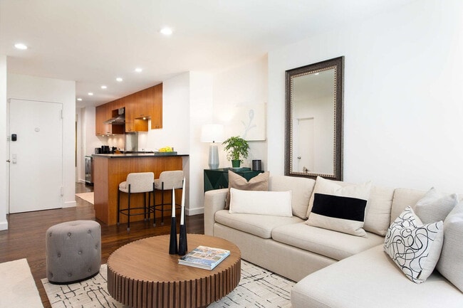 Photo - 323 E 51st St Unit SI ID1024750P