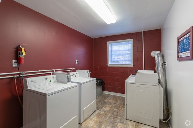 Cedarwood Apartments - Newark, DE 6 units available | CorporateHousing