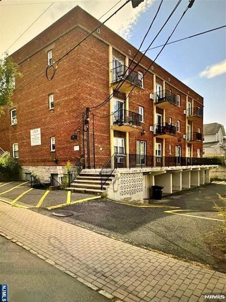 Building Photo - 68 W Main St Unit 1