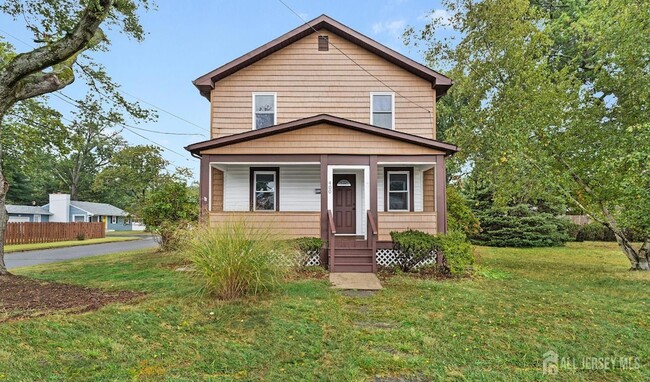 Building Photo - 400 Main St