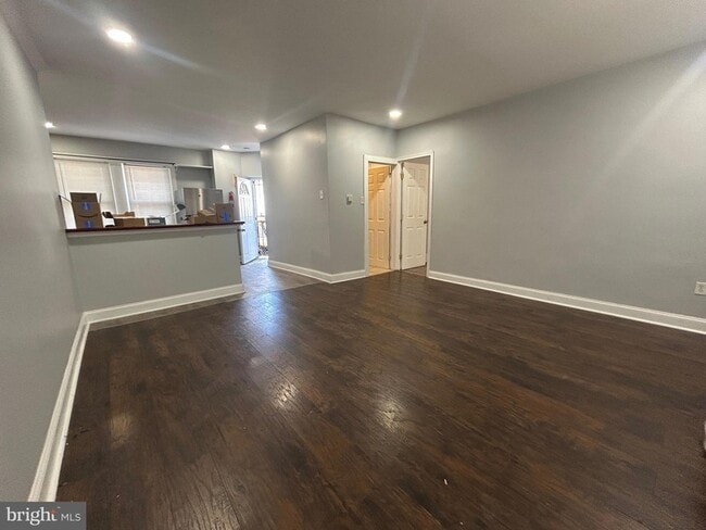 Photo - 1860 Wakeling St