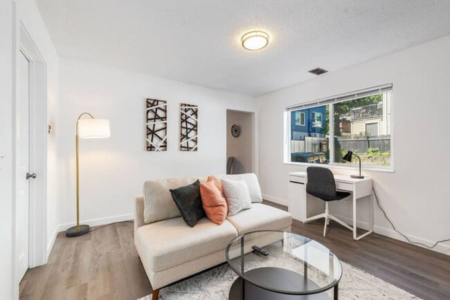 Building Photo - 1801 S Yakima Ave Unit ID1045865P