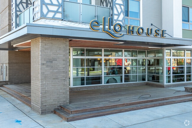 Main Entrance - Camden LoSo