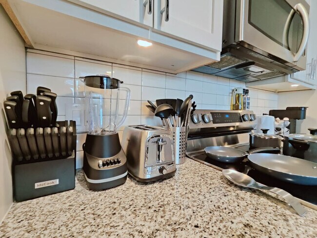 Photo - 212 W Roberts Ave Unit ID1289459P