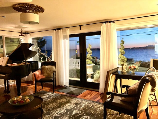 Photo - 4034 Beach Dr SW Unit ID1271727P