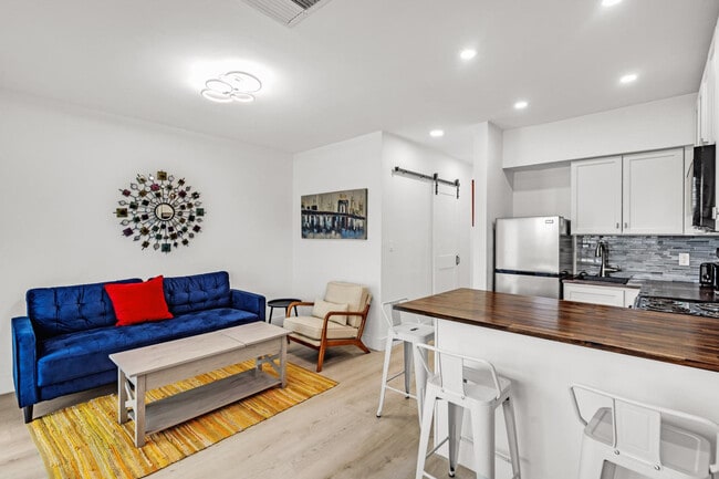 Building Photo - 1634 SW 4th Ave Unit ID1049792P