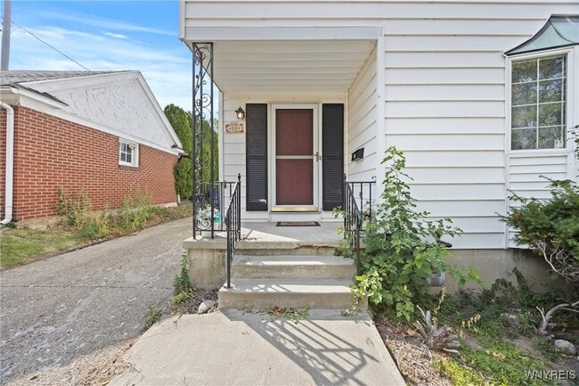 Photo - 80 Capen Blvd