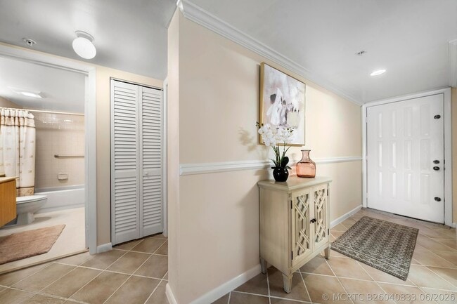 Photo - 601 Seafarer Cir Unit 1040