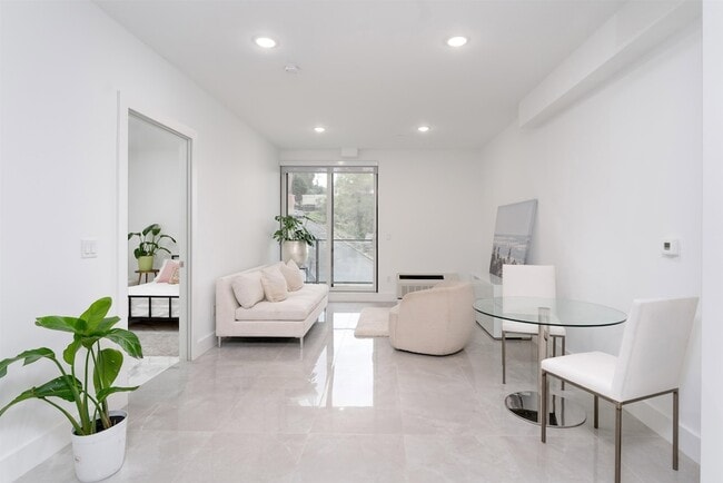 Building Photo - 8621 River Rd Unit 3D