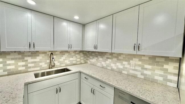Photo - 330 SE 20th Ave Unit 303