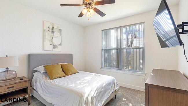 Building Photo - 7373 Valley View Ln Unit 1085
