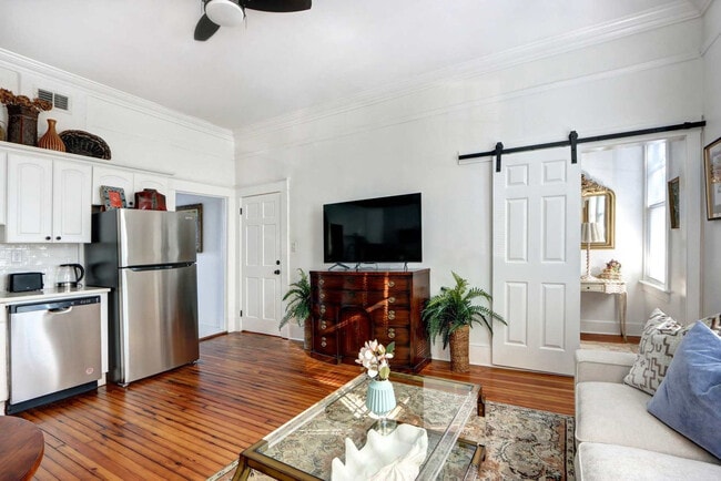 Photo - 306 E Victory Dr Unit ID1369220P