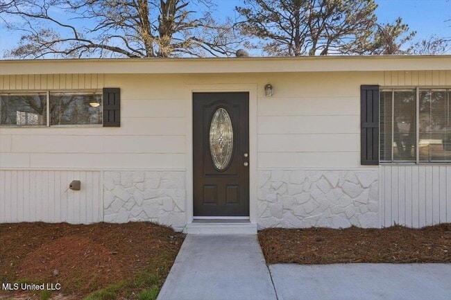 Photo - 126 Joanie St