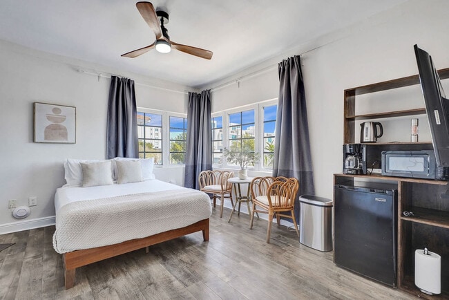 Building Photo - 8118 Harding Ave Unit ID1263790P