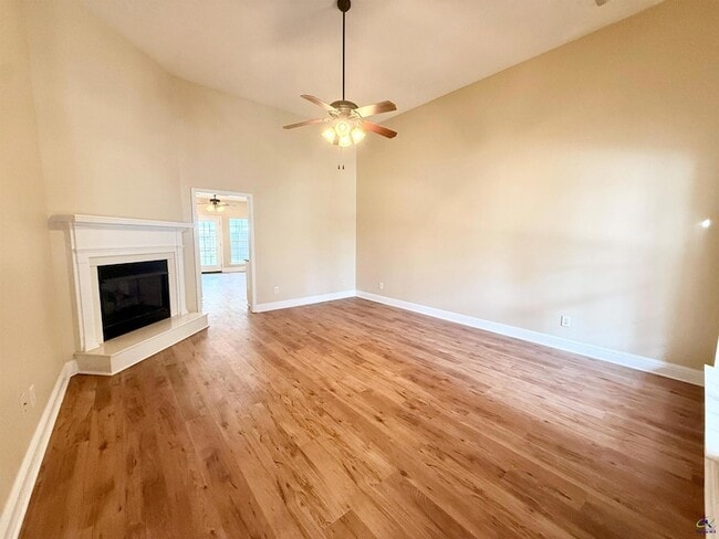 Photo - 200 Vining Way