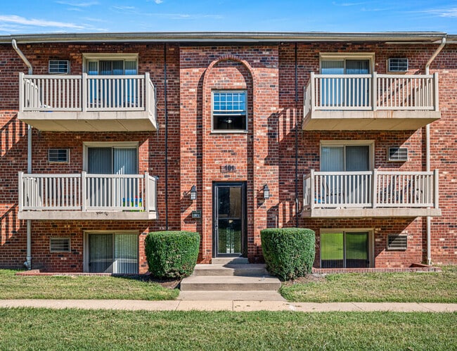 Building Photo - The Villas Apartments