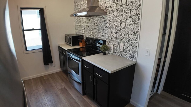 Photo - 1420 E 9th St Unit ID1256213P