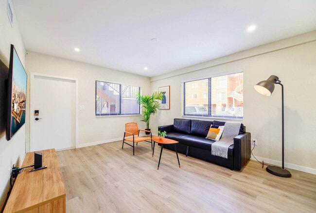 Photo - 700 SW 11th Ave Unit SI FL1-ID1022474P