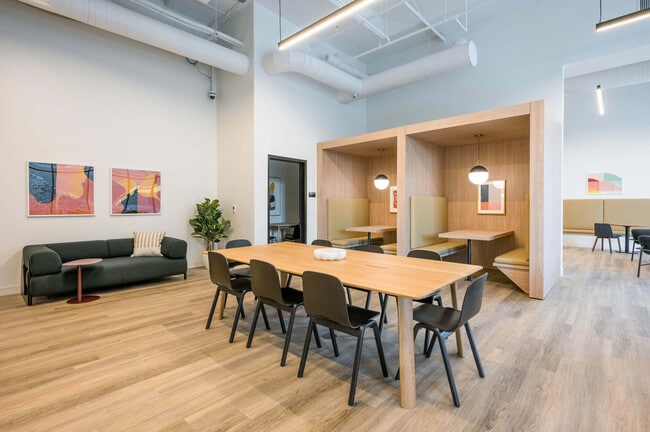 Photo - 853 W Blackhawk St Unit ID1243856P