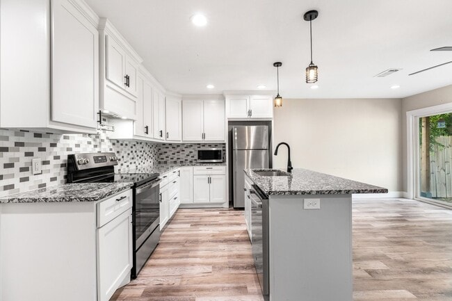 Photo - 1604 W Johnson St