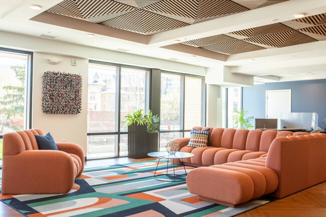 Building Photo - 1237 N Van Buren St Unit ID1379020P