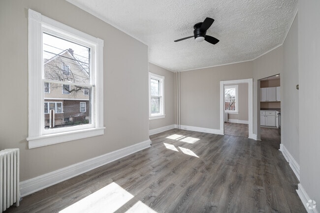3BR, 1BA - 1,050SF - Living Room - 117-119 S Hamilton St