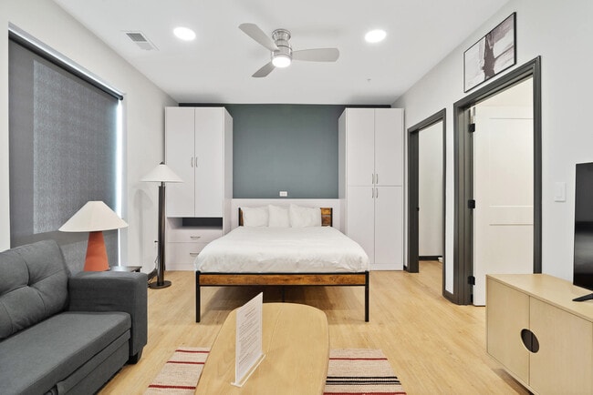 Building Photo - 423 E Michigan St Unit ID1032103P