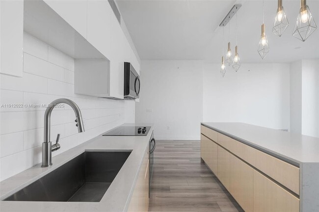 Photo - 101 Diplomat Pkwy Unit 1002