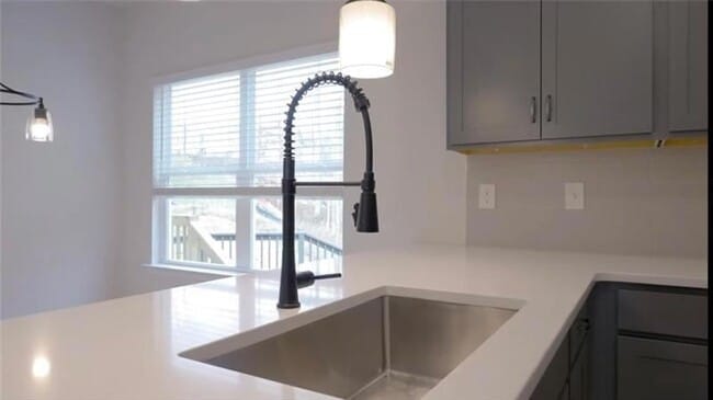 Photo - 702 Shetland Trl