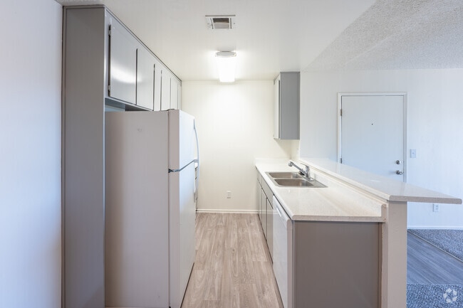 2BR, 1BA Kitchen - Casa De Alicia Apartments