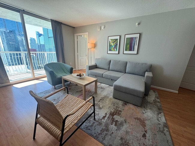 Building Photo - 1 SE 12th St Unit FL31-ID1022216P