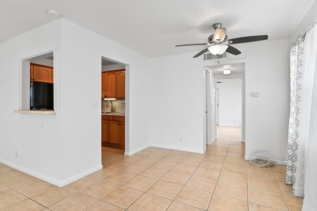 Photo - 149 Coventry Pl Unit G