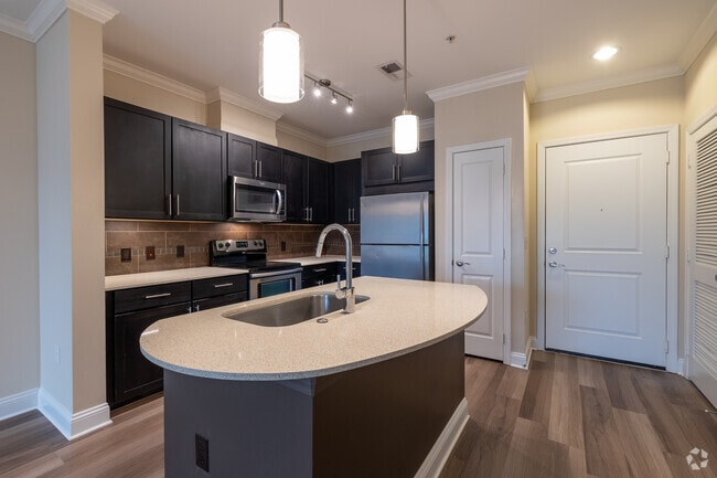 1BR, 1BA - 848SF - Kitchen - Gables Centerpointe