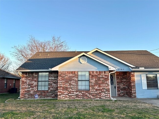 Building Photo - 2105 Melody Cir