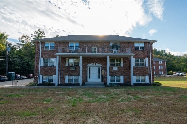 Building Photo - 424 Great Rd Unit 4