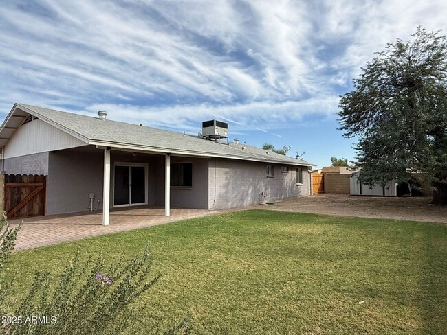 Photo - 2535 E Maryland Dr