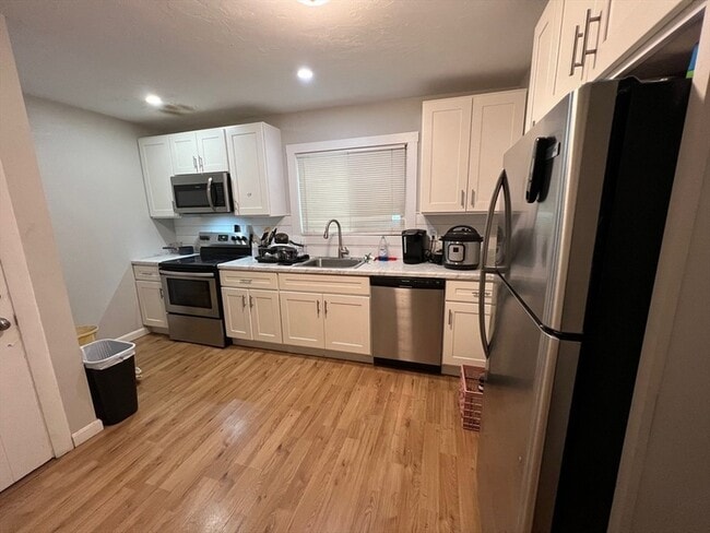 Photo - 288 Meridian St Unit 1