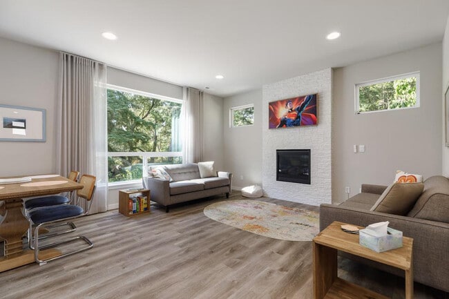 Building Photo - 2934 SW Crestwood Dr Unit ID1283423P