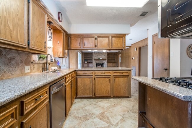 Photo - 1830 Baker Dr