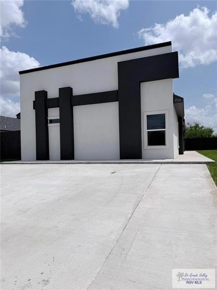 Building Photo - 1704 Clinton St