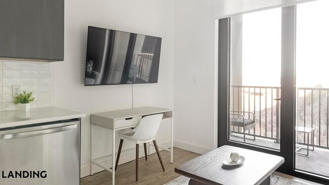 Photo - 1007 S Mint St Unit 808