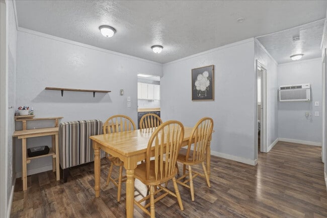 Photo - 290 E 4th S Unit SI ID1492770P