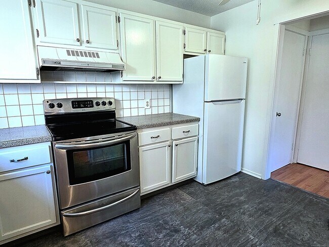 Photo - 563 Heritage Vlg