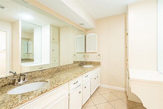 Photo - 2306 Potomac Dr Unit B