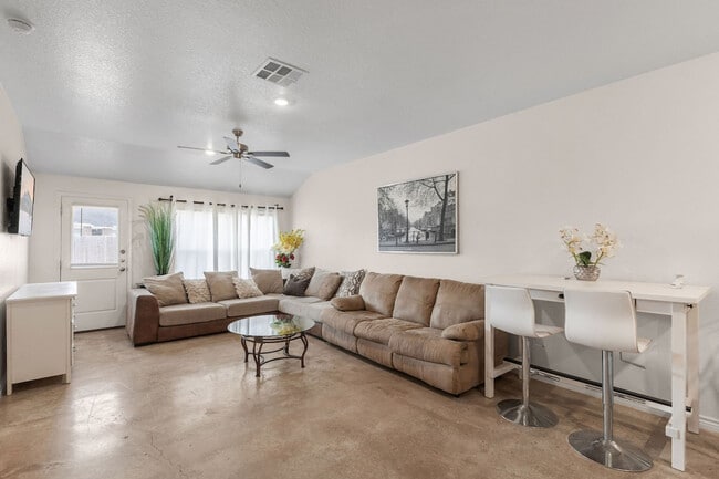 Building Photo - 1316 Concord Dr Unit SI ID1630307P