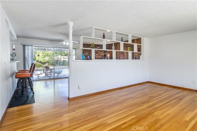 Photo - 11543 Swinton Ave