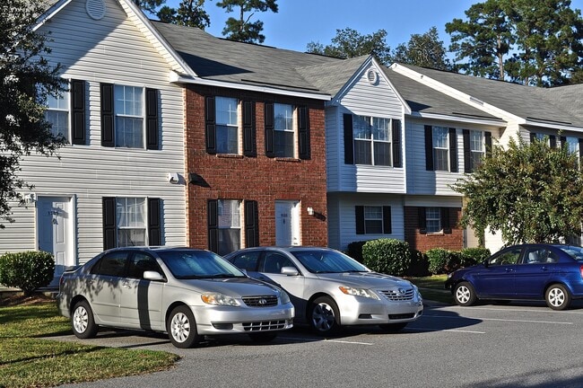 Building Photo - Fords Pointe Apartments and Townhomes