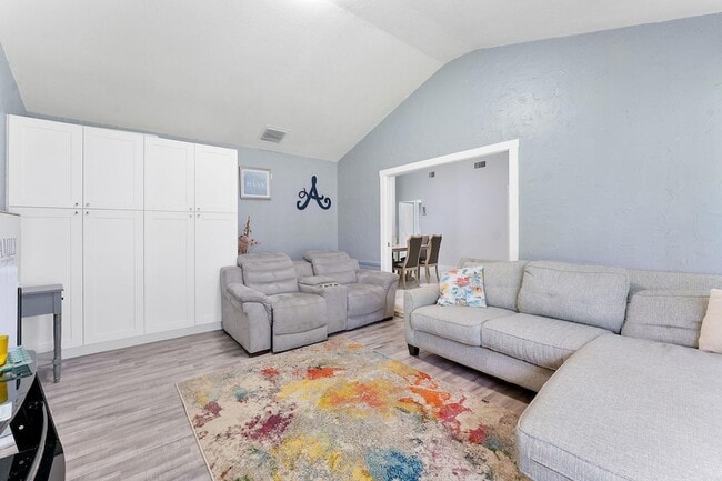 Photo - 5380 Lakewood Cir S